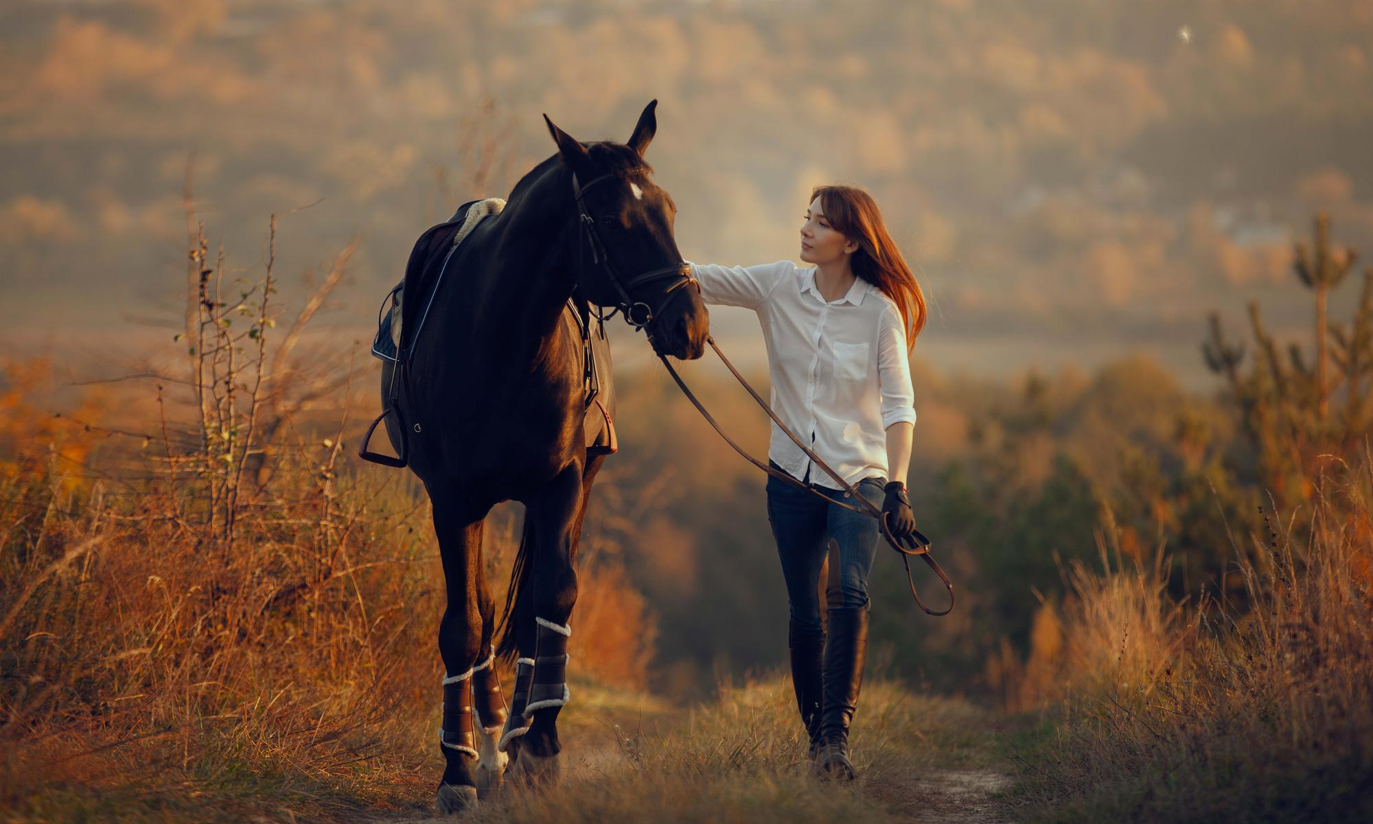 Frau mit Pferd